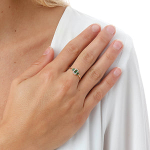 Anello con Tre Tsavoriti e Diamanti